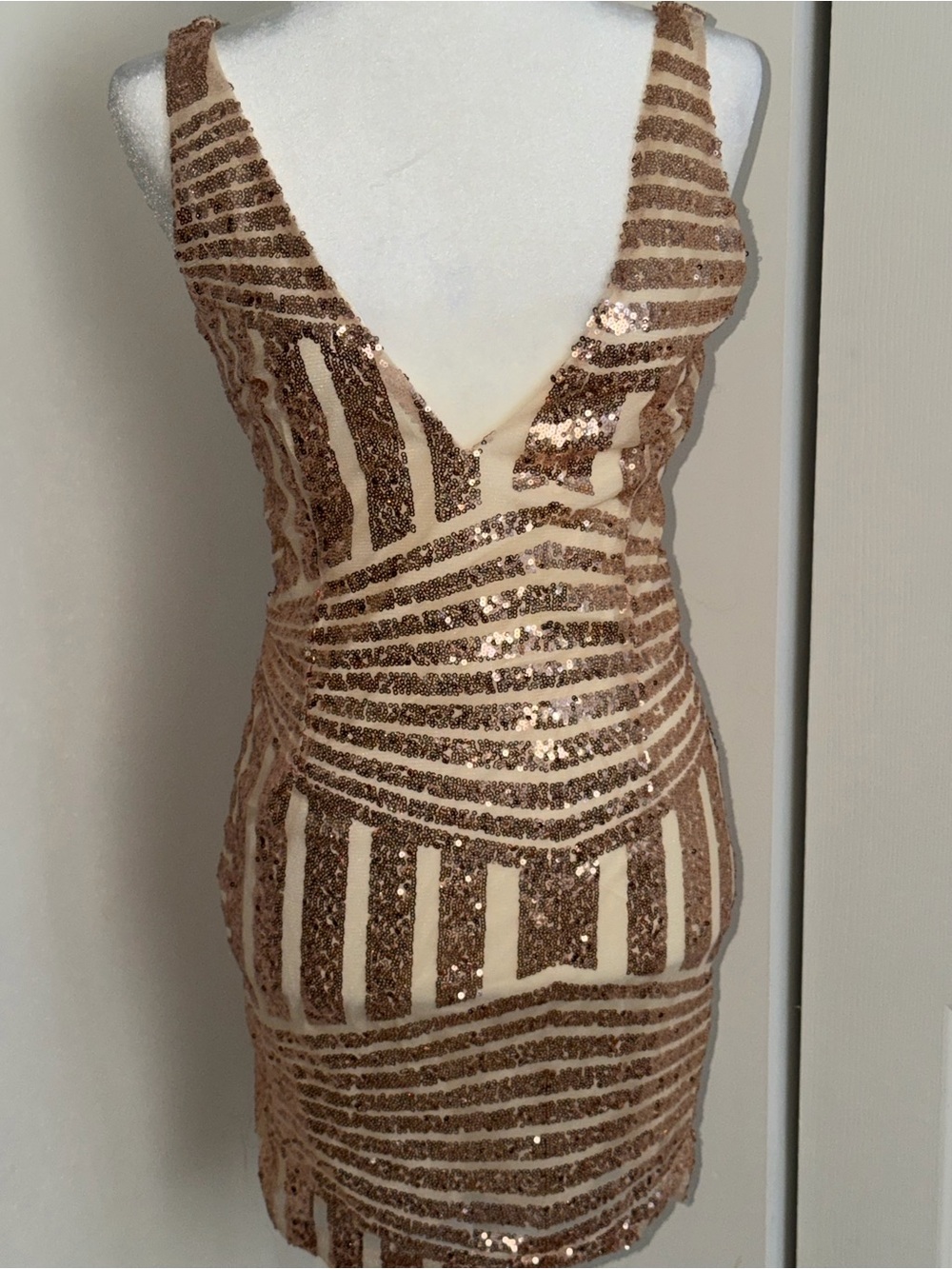 Sequin V-Neck Bodycon Dress in Rose Gold